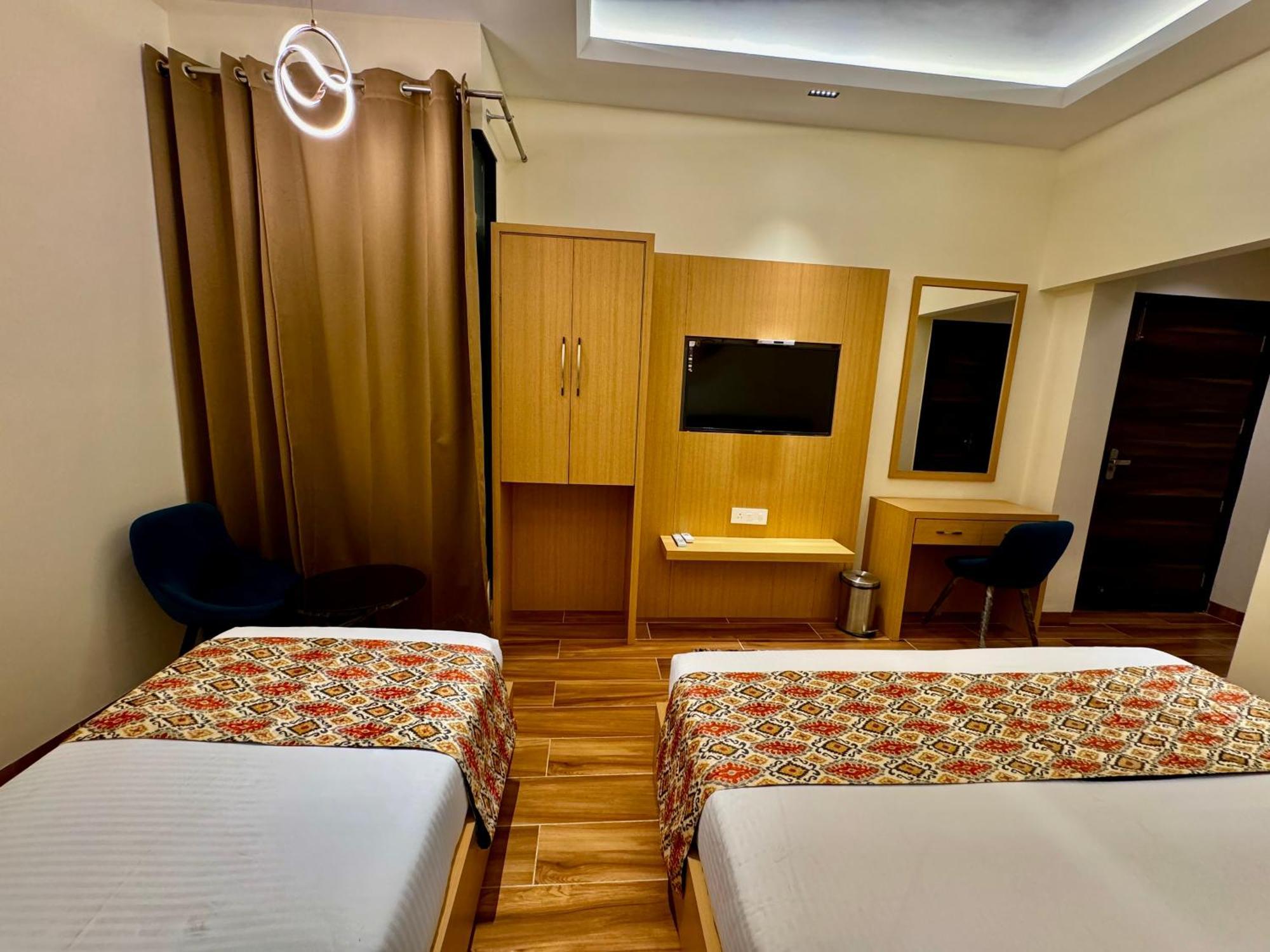 Hotel Heaven View - 50M From Golden Temple Amritsar Exterior foto