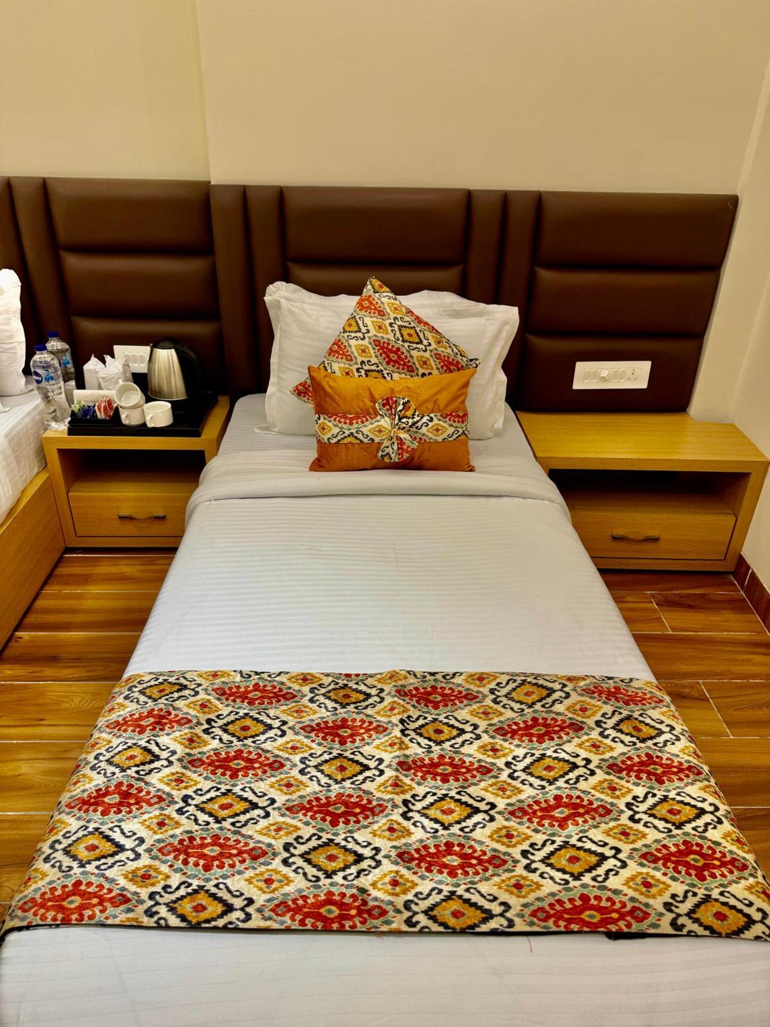 Hotel Heaven View - 50M From Golden Temple Amritsar Exterior foto