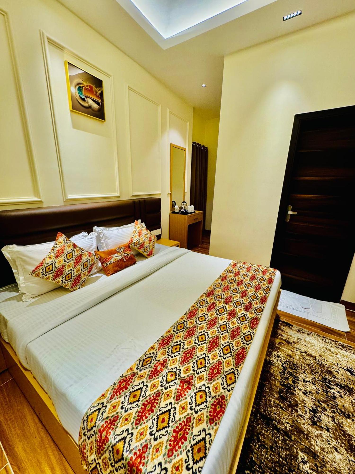 Hotel Heaven View - 50M From Golden Temple Amritsar Exterior foto